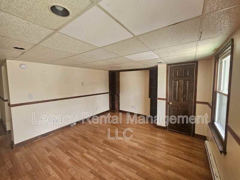 533 W Shawnee Ave 1st Fl - Photo 3 of 7