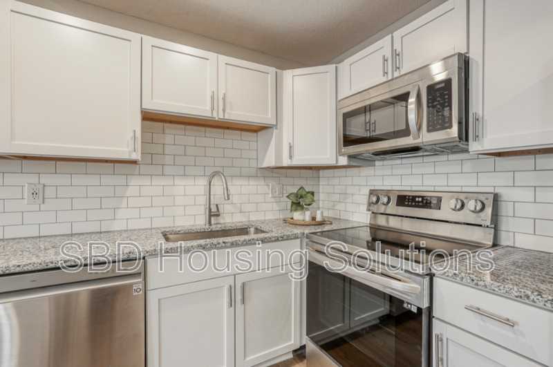 2921 S Harvard Ave - Photo 3 of 10