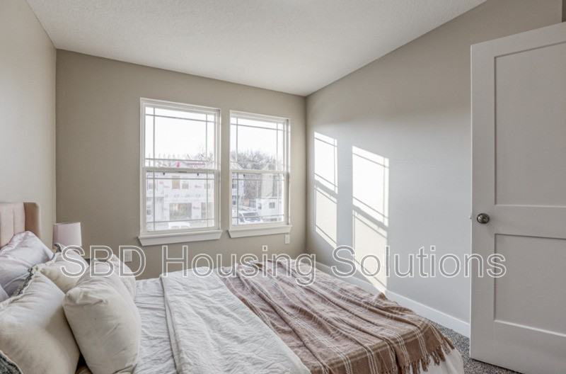 2921 S Harvard Ave - Photo 7 of 10