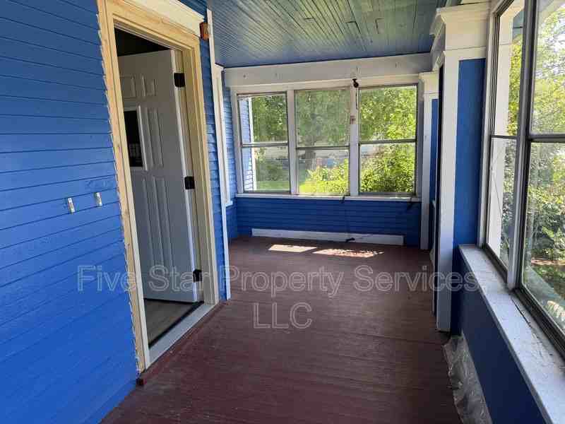 229 W Allen St - Photo 3 of 11