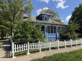 featured image of 229 W Allen St