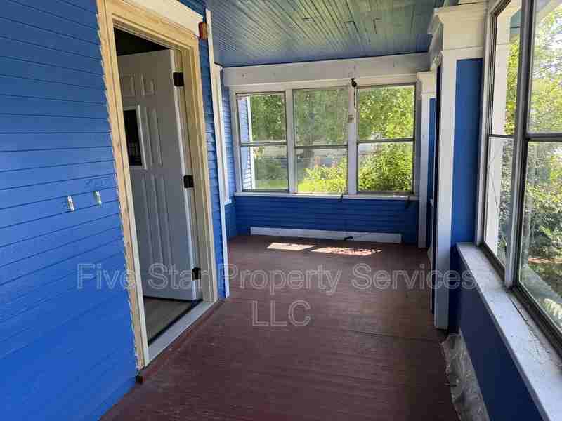 229 W Allen St - Photo 3 of 17