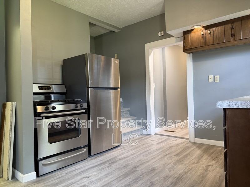 229 W Allen St - Photo 6 of 17