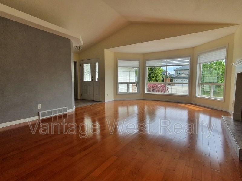 3250 Deer Ridge Crt - Photo 5 of 19