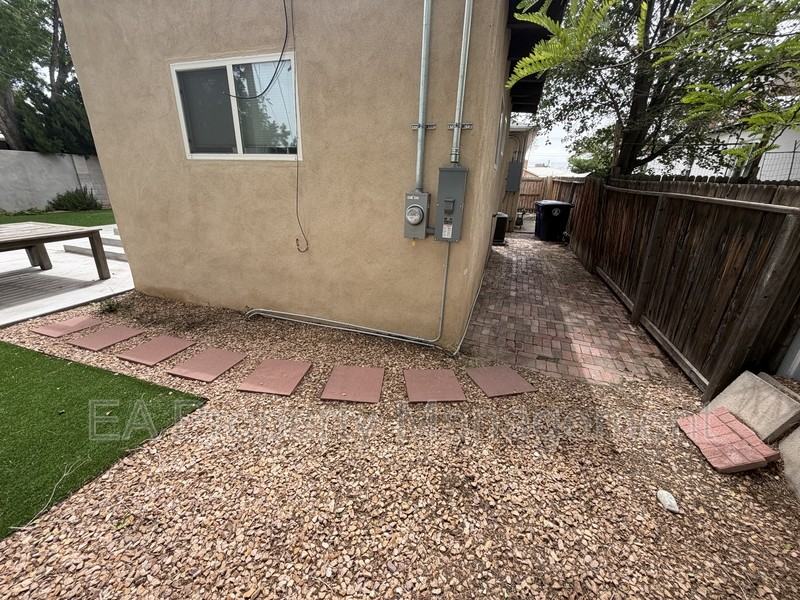 3925 Mesa Verde Ave Ne - Photo 3 of 20