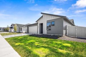 featured image of 9093 W Camellia St