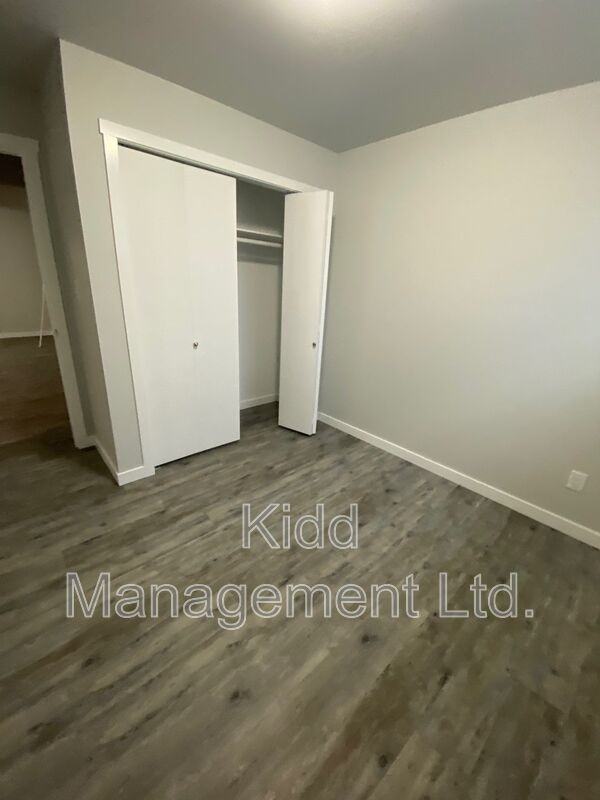 5564 Kidd Pl - Photo 5 of 11