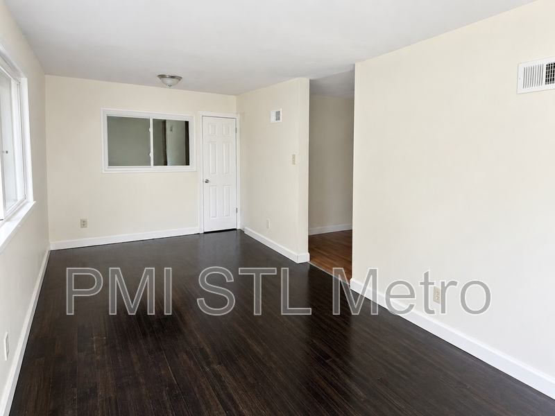 10501 Duke Dr - Photo 2 of 9