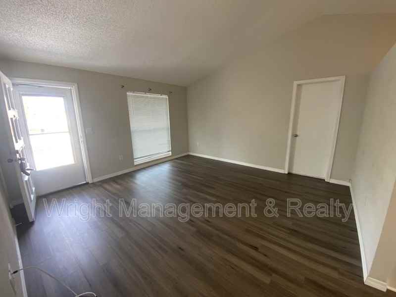 3544 Martell St - Photo 3 of 16