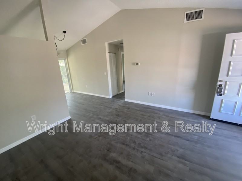 3544 Martell St - Photo 4 of 16