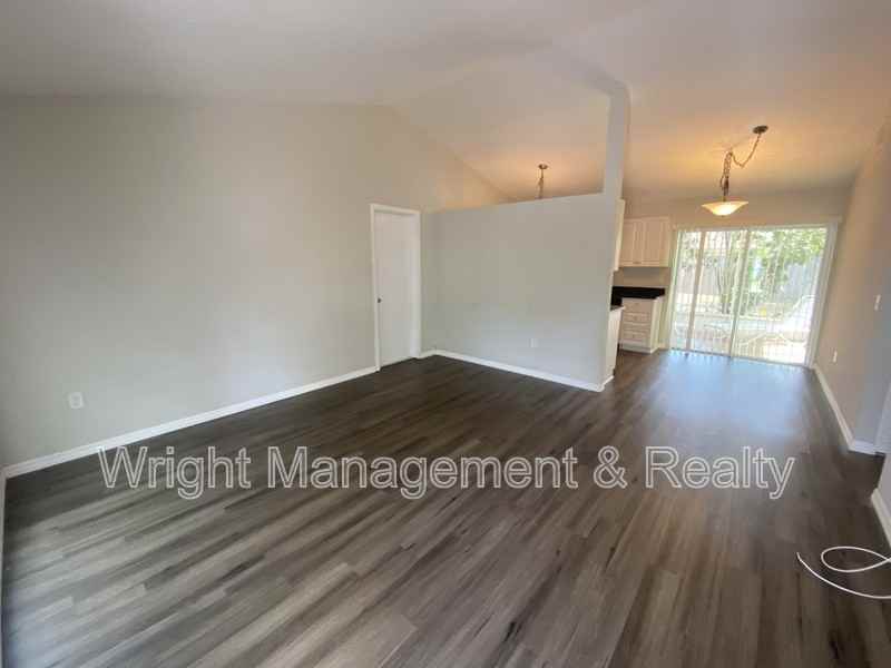 3544 Martell St - Photo 5 of 16