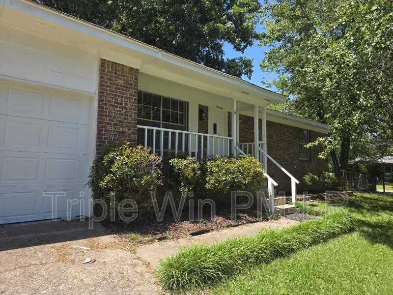 19 Creekdale Dr - Photo 2 of 30