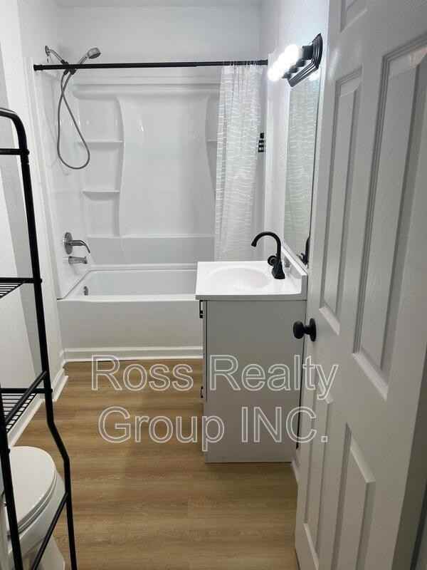 653 Oswald St - Photo 3 of 12