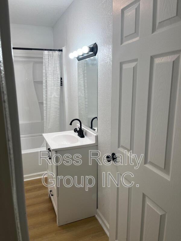 653 Oswald St - Photo 5 of 12