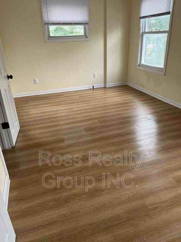 653 Oswald St - Photo 7 of 12