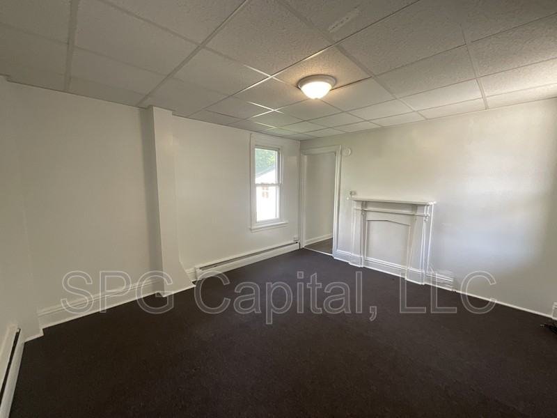 203 W North St - Photo 2 of 10