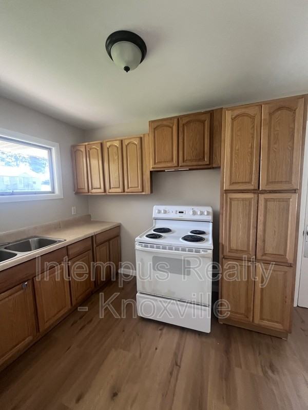 712 S Beaman St - Photo 3 of 7