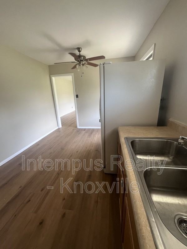 712 S Beaman St - Photo 5 of 7
