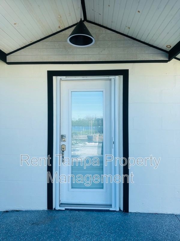 1154 Neptune Dr - Photo 3 of 41