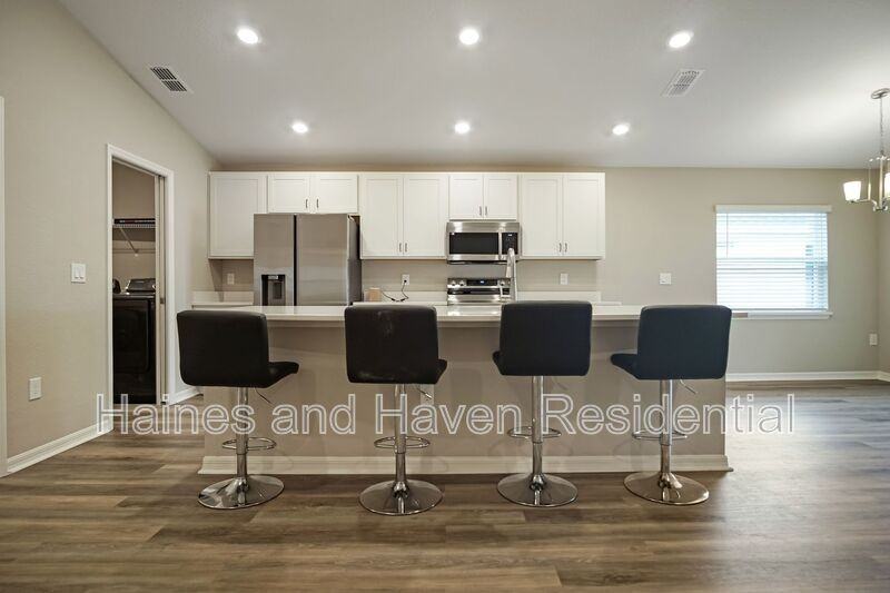1831 Daystar Dr - Photo 5 of 27