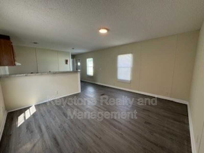 815 Monroe Ln - Photo 2 of 9