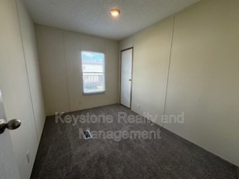 815 Monroe Ln - Photo 4 of 9