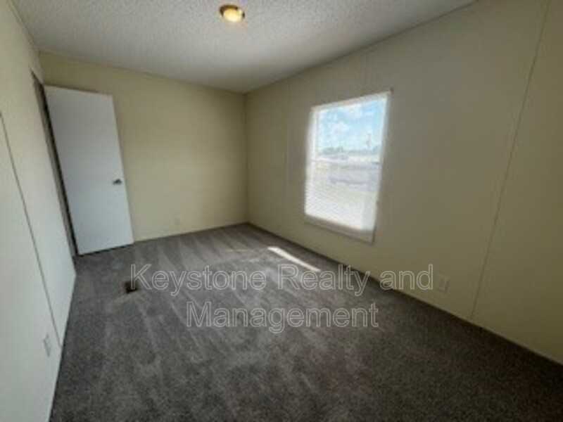815 Monroe Ln - Photo 5 of 9