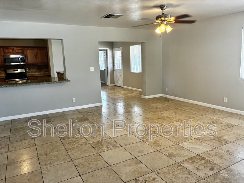 1041 W 18th St - Photo 3 of 25
