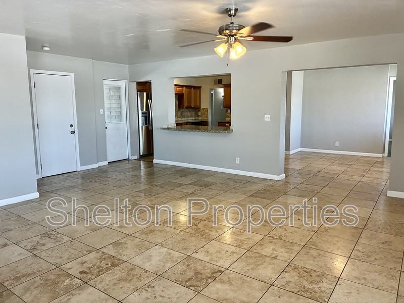 1041 W 18th St - Photo 4 of 25
