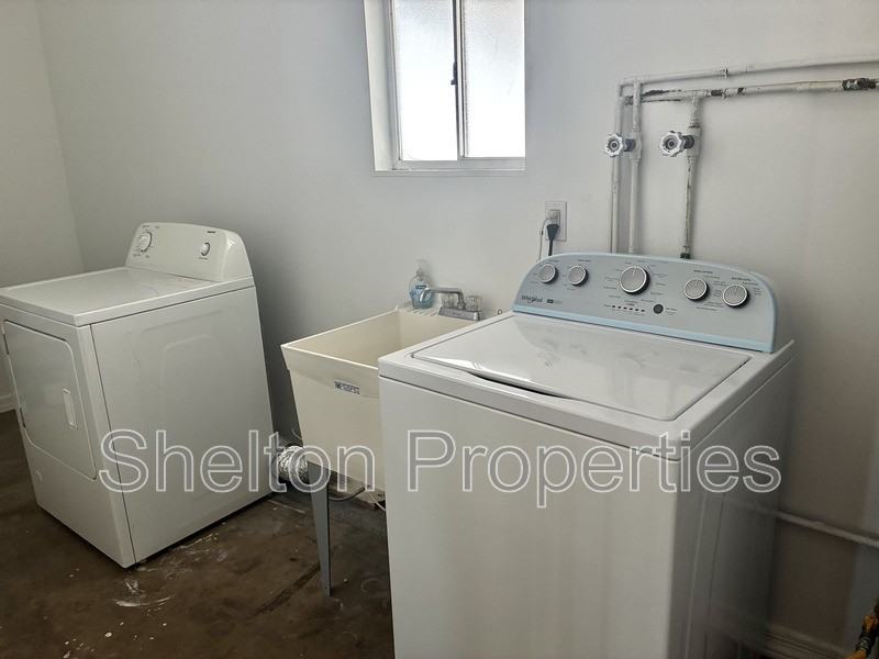 1041 W 18th St - Photo 5 of 25