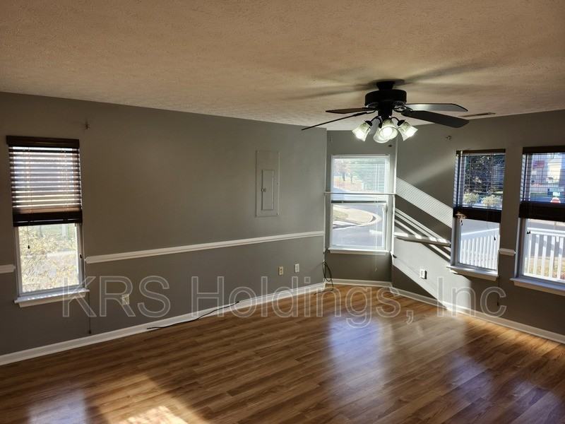 1210 Victorian Village Dr - Photo 5 of 19