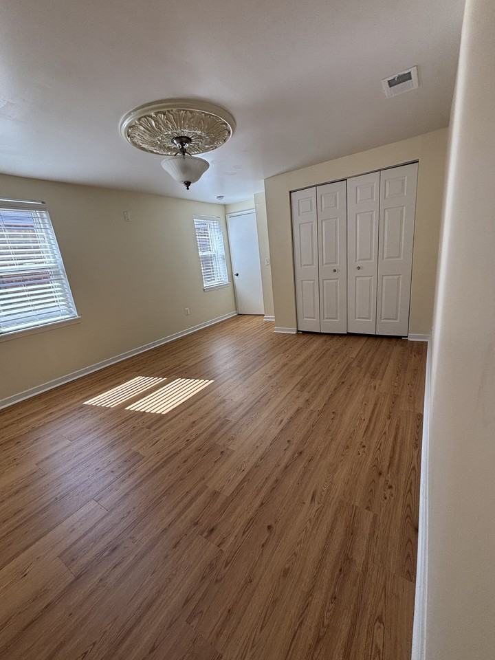 1315 Hollins St #2 - Photo 4 of 11