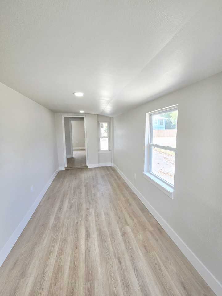 1919 Dr. M.l.k. Jr St S #1919 - Photo 2 of 11