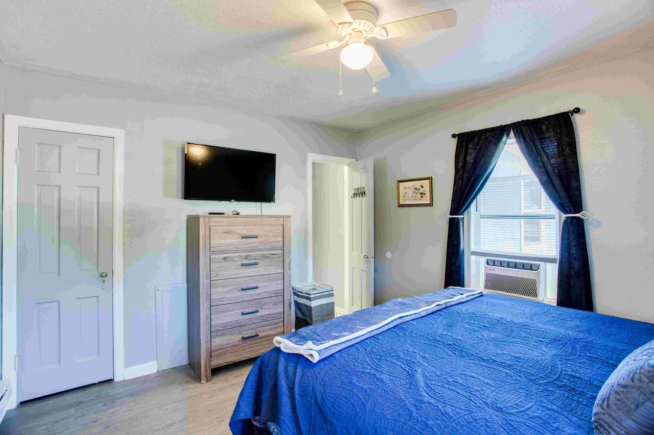 405 N Jackson St #NA - Photo 2 of 11