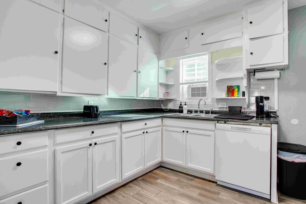 405 N Jackson St #NA - Photo 5 of 11