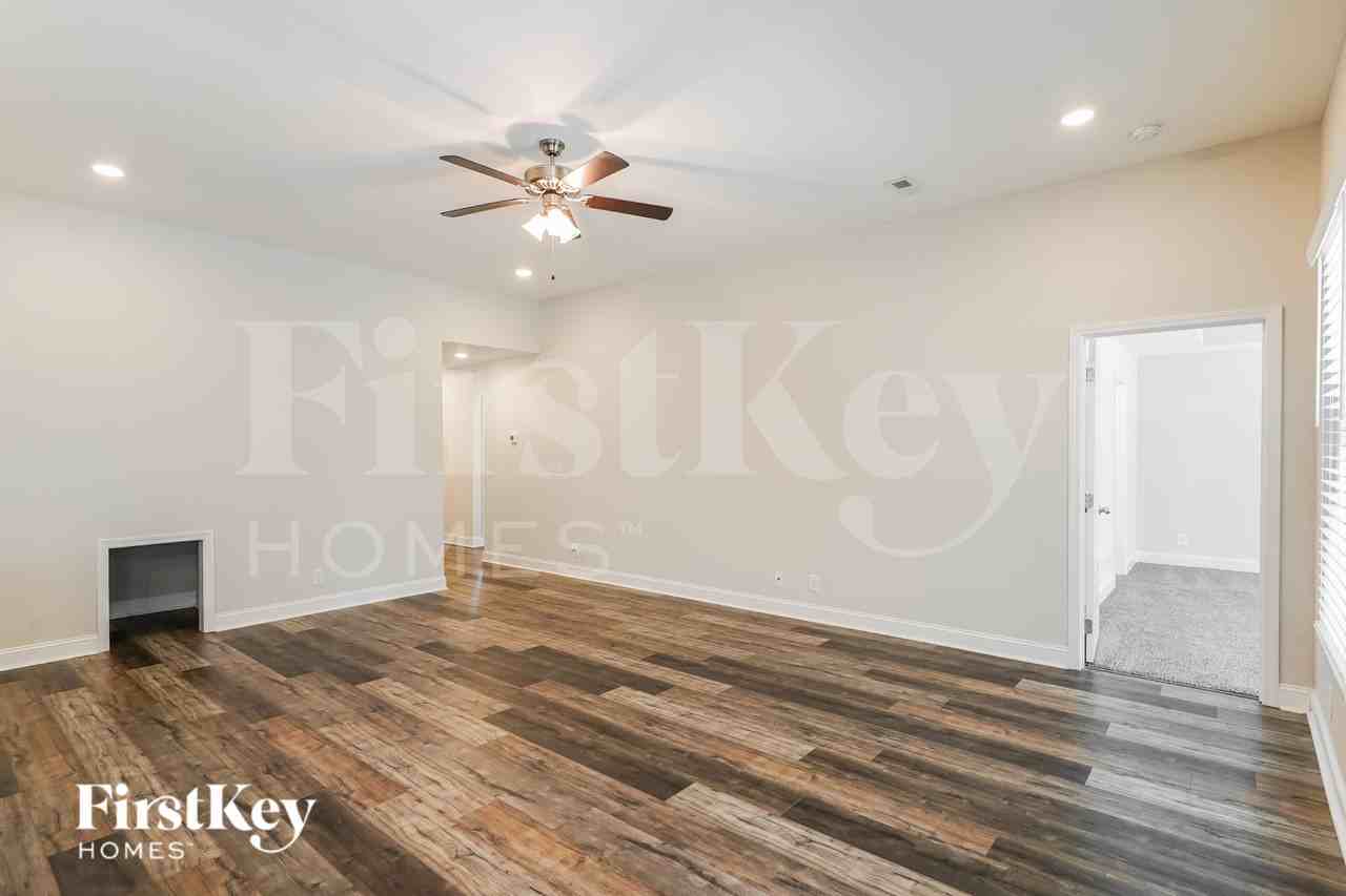 112 Lucerne Ln - Photo 2 of 19