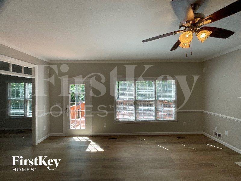 5888 Cottonwood Ln - Photo 2 of 11