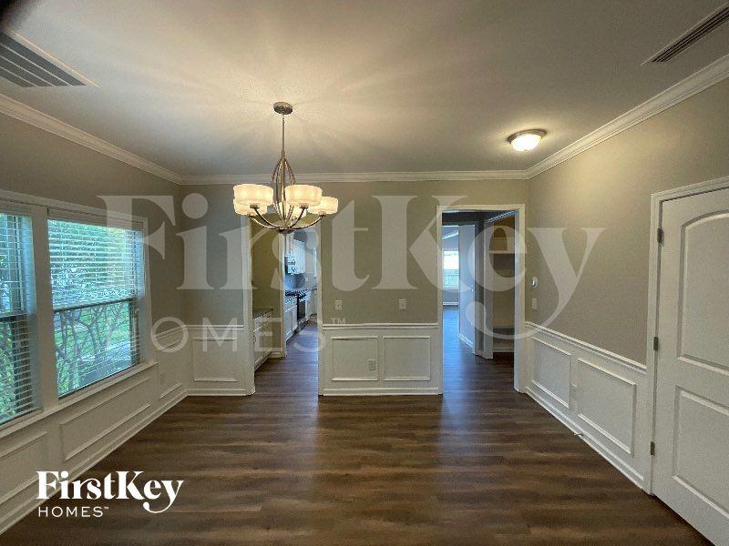 443 Summergate Dr - Photo 2 of 10