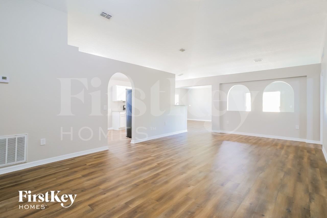 117 King Arthur Ct - Photo 4 of 15