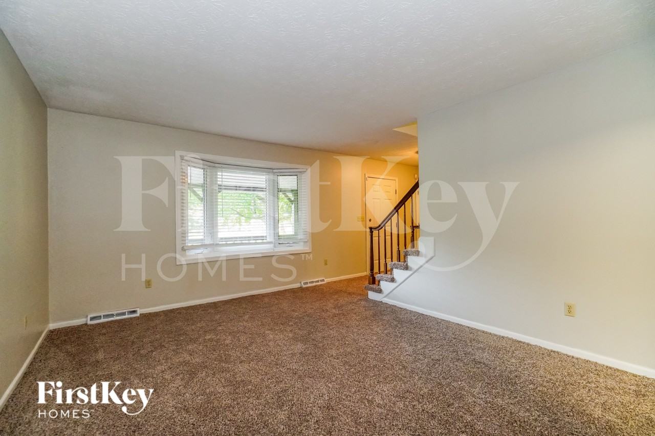 284 Bristol Dr Sw - Photo 2 of 18