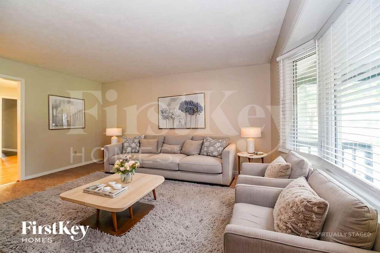 284 Bristol Dr Sw - Photo 4 of 18