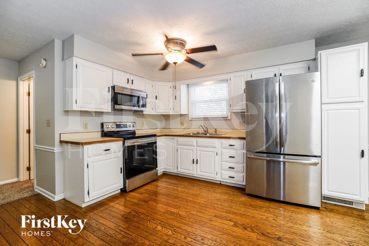 284 Bristol Dr Sw - Photo 5 of 18