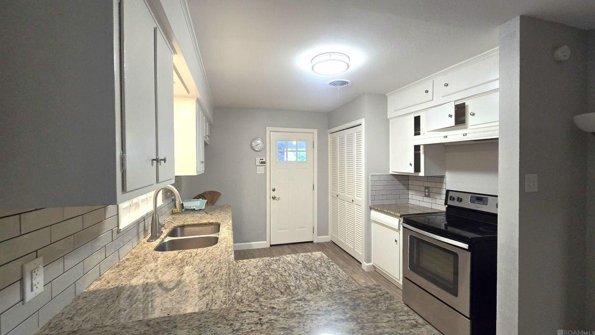 344 Burgess Pl - Photo 3 of 14