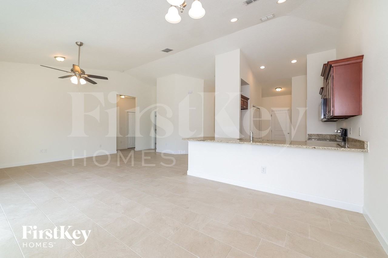 535 Cardinal Dr - Photo 4 of 15
