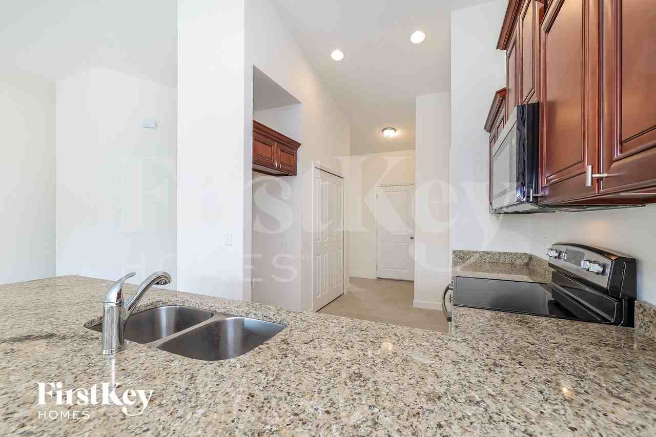 535 Cardinal Dr - Photo 6 of 15