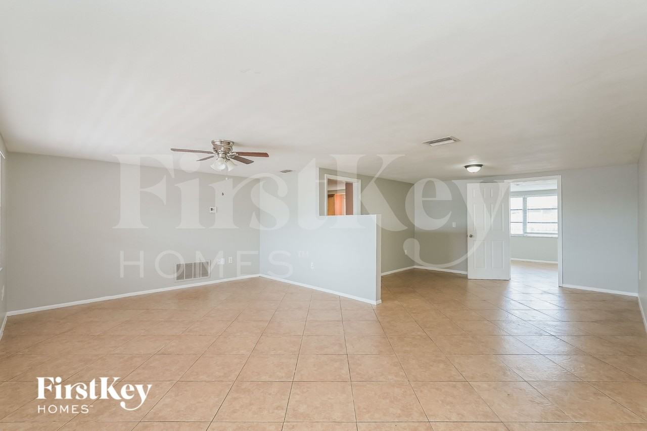 7915 Foxbloom Dr - Photo 2 of 15