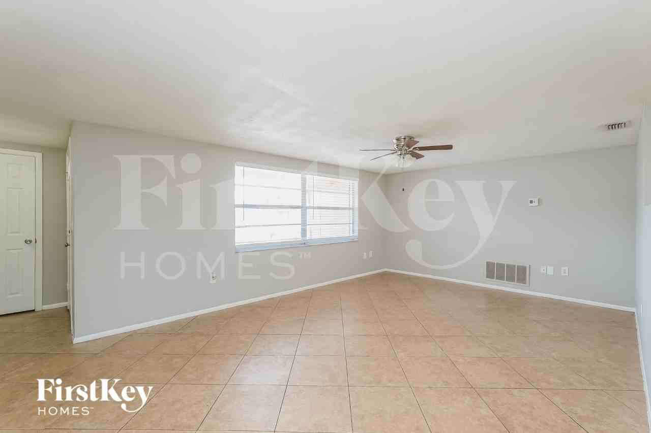 7915 Foxbloom Dr - Photo 3 of 15