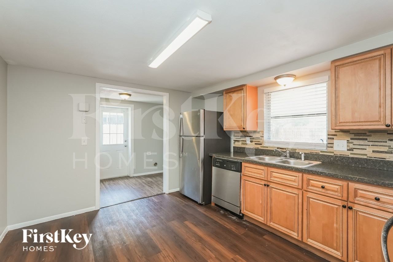7915 Foxbloom Dr - Photo 6 of 15