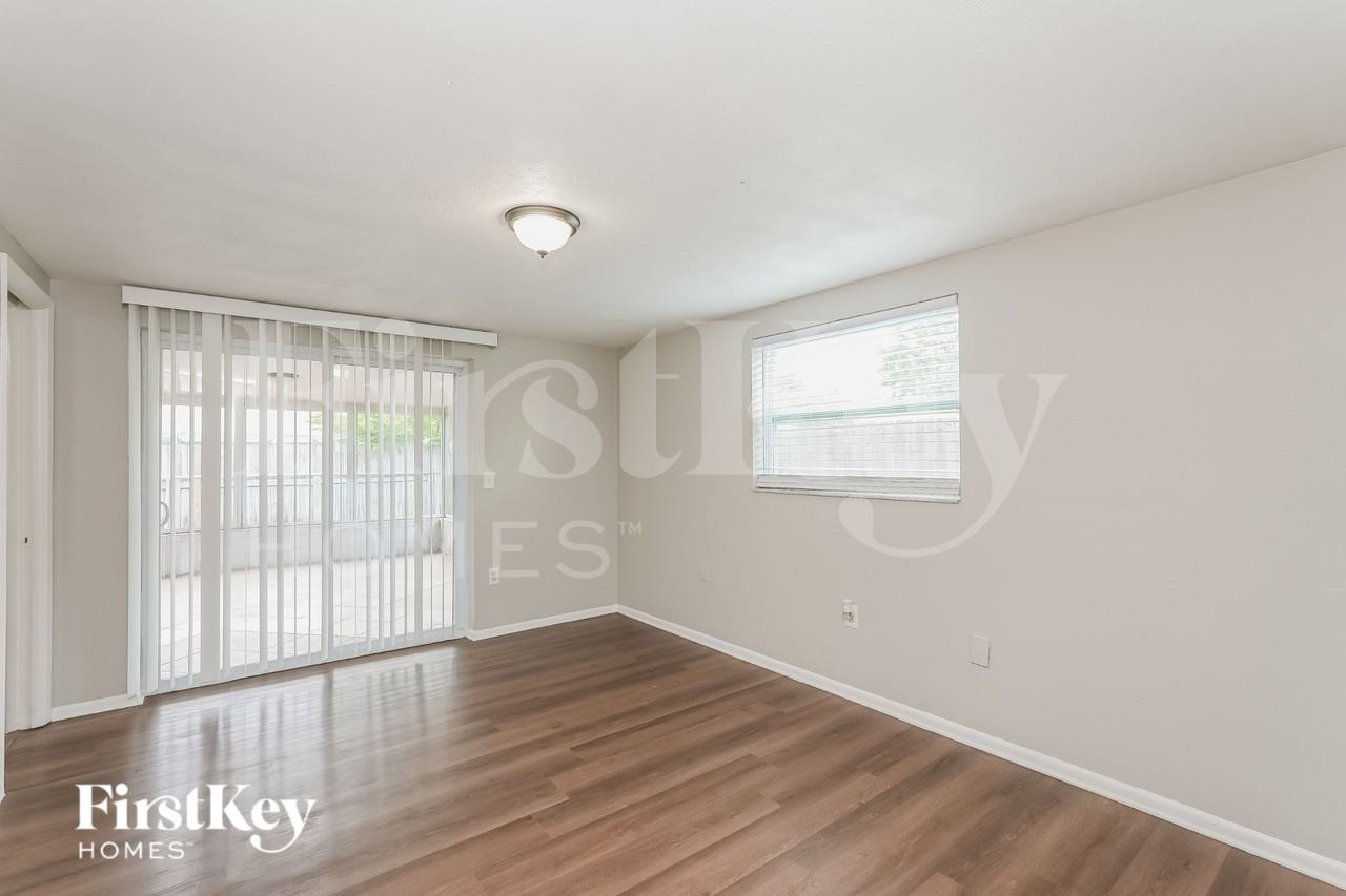 7915 Foxbloom Dr - Photo 7 of 15