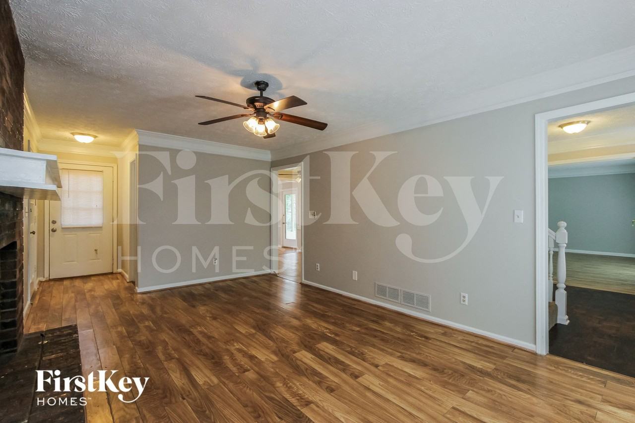 6936 Deshon Ridge Dr - Photo 4 of 15